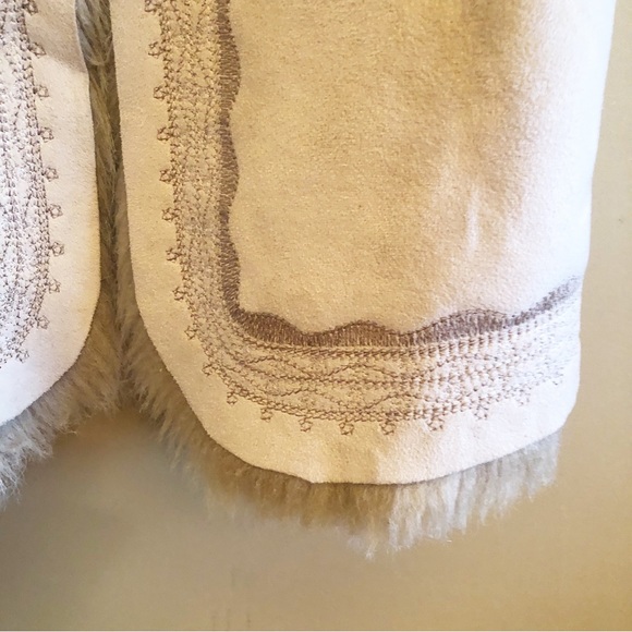 YD by Young Dimension Faux Fur Boho Chic Vest - Picture 3 of 7